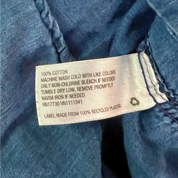 MERONA | Lightweight Chambray 1/2 Button-Down Collared Shirt (L) - Picture 4 of 5